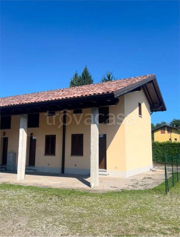 appartamento in vendita ad Angera