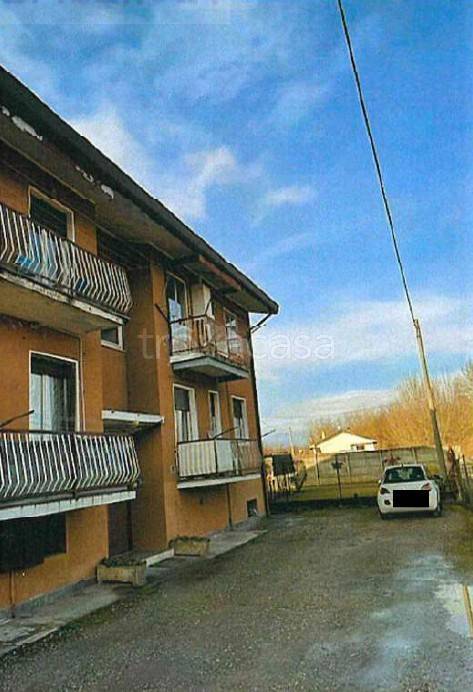 appartamento in vendita ad Angera