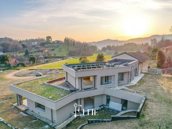 casa indipendente in vendita ad Angera