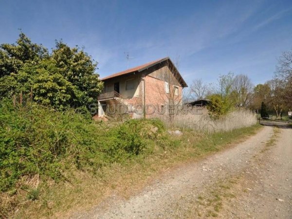 casa indipendente in vendita ad Angera