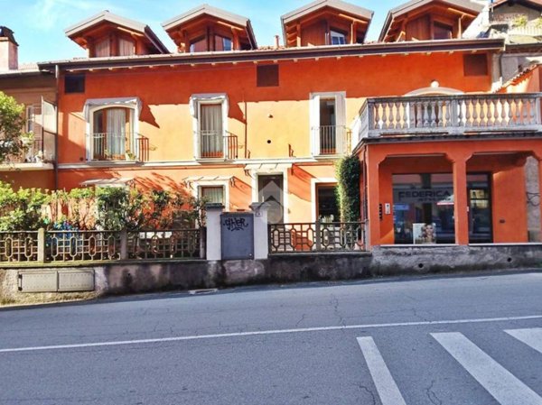 appartamento in vendita ad Angera