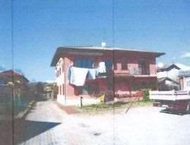 appartamento in vendita ad Angera