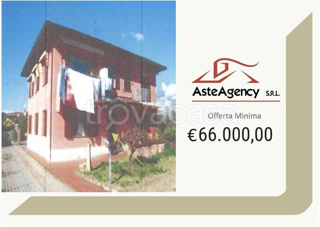 appartamento in vendita ad Angera