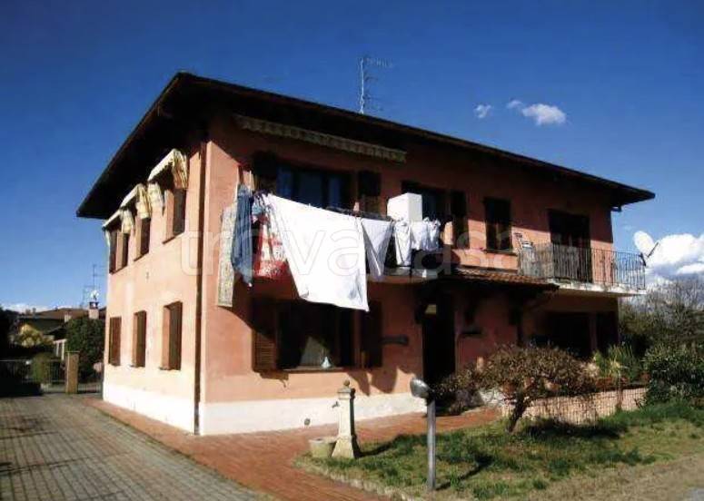 appartamento in vendita ad Angera