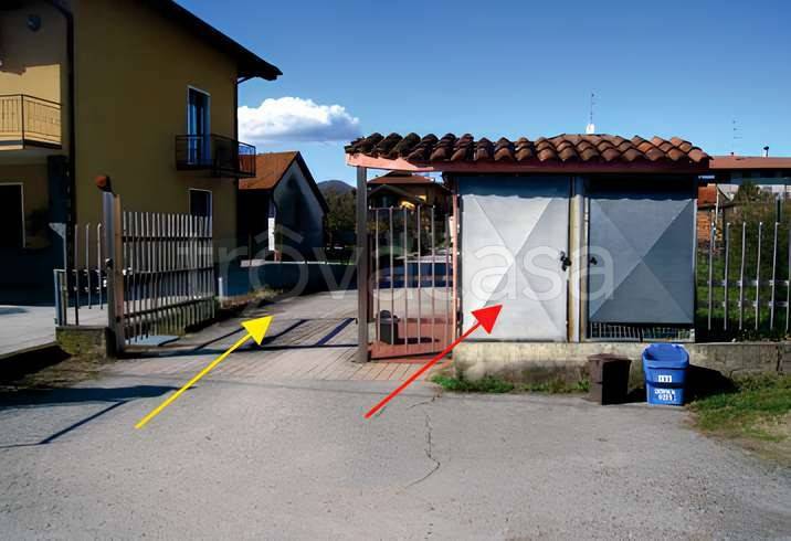 appartamento in vendita ad Angera