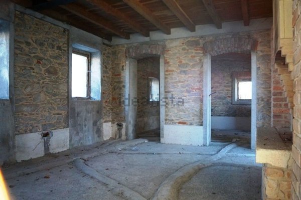 esavano in vendita ad Angera