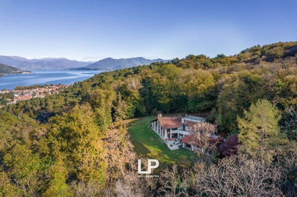 casale in vendita ad Angera