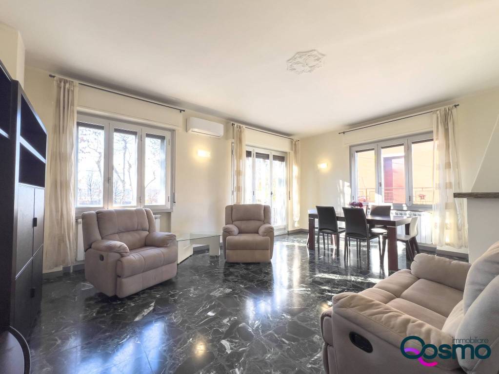 casa indipendente in vendita ad Angera