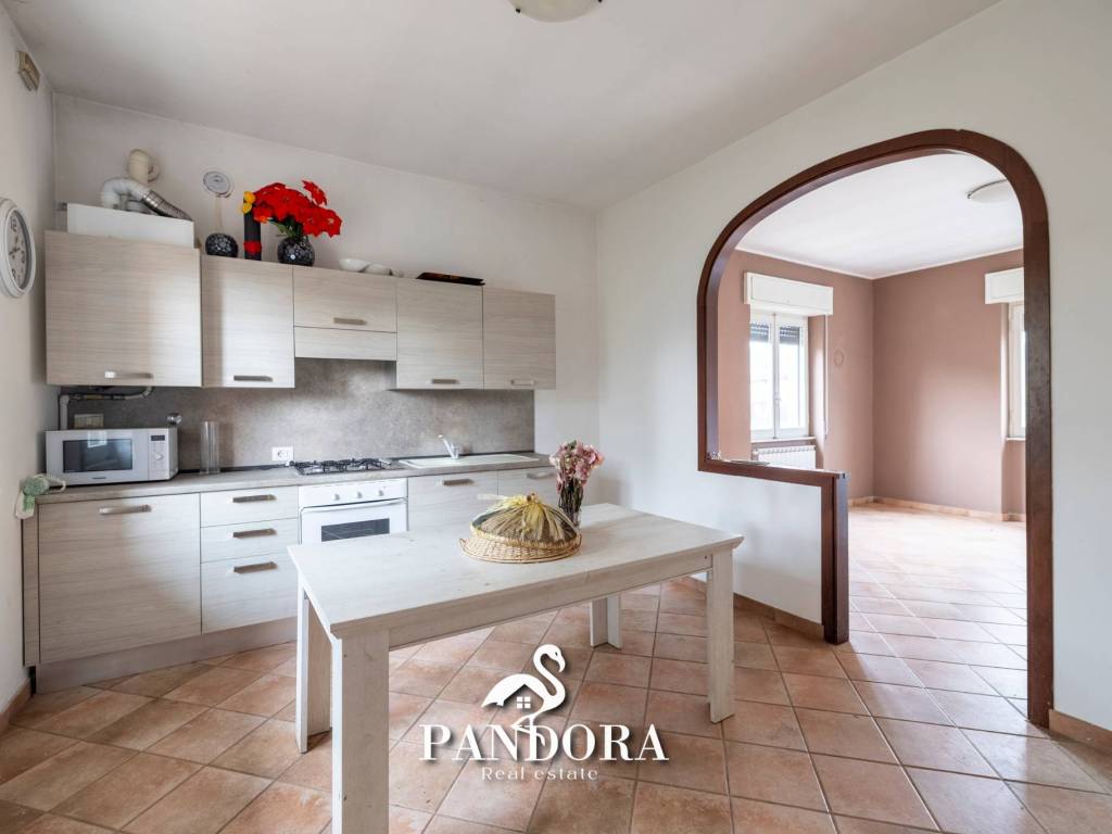 appartamento in vendita ad Angera