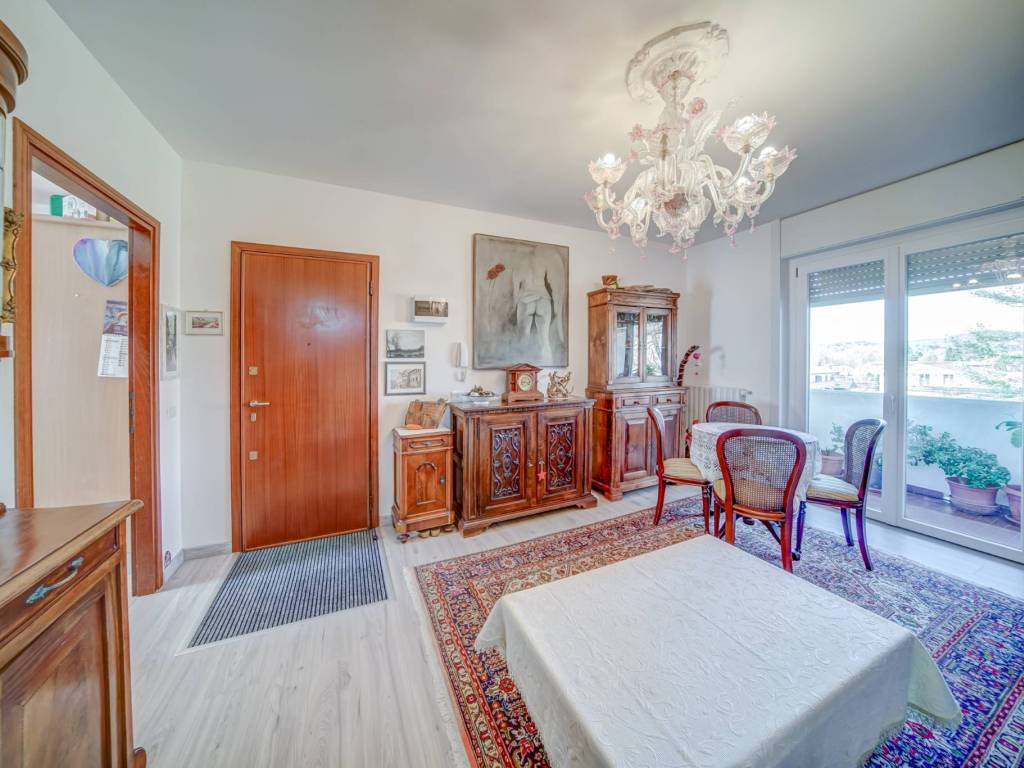 appartamento in vendita ad Angera