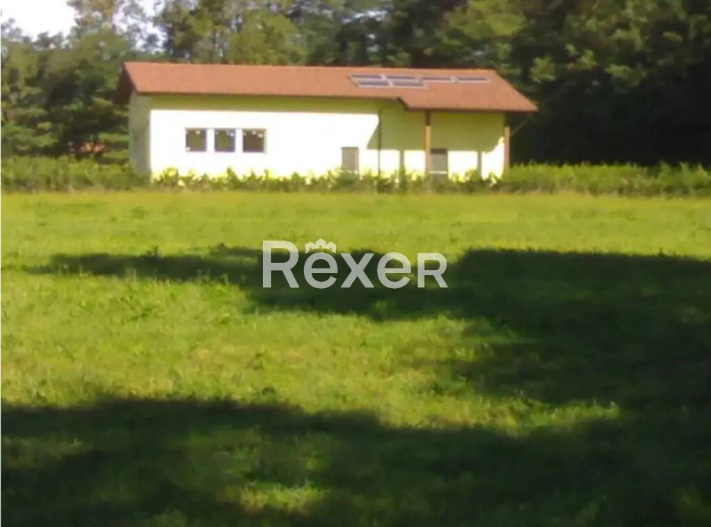 casa indipendente in vendita ad Angera