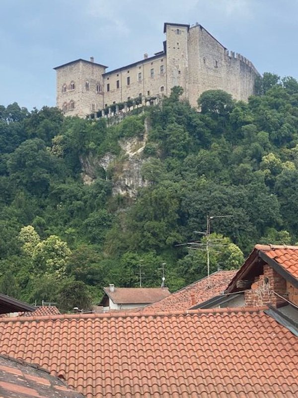 appartamento in vendita ad Angera