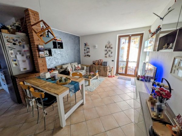 appartamento in vendita ad Angera