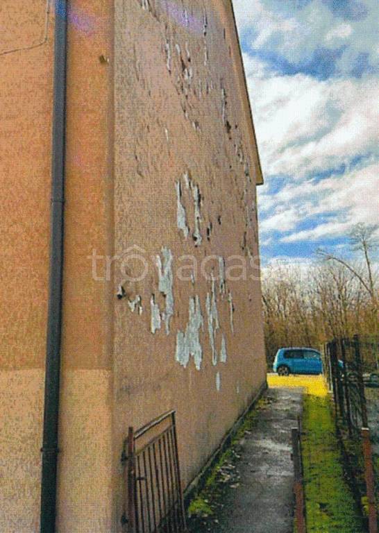 appartamento in vendita ad Angera