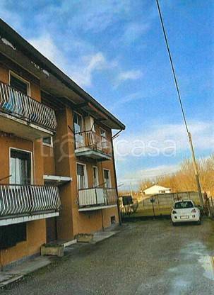 appartamento in vendita ad Angera