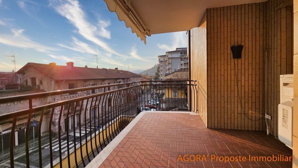 appartamento in vendita ad Angera