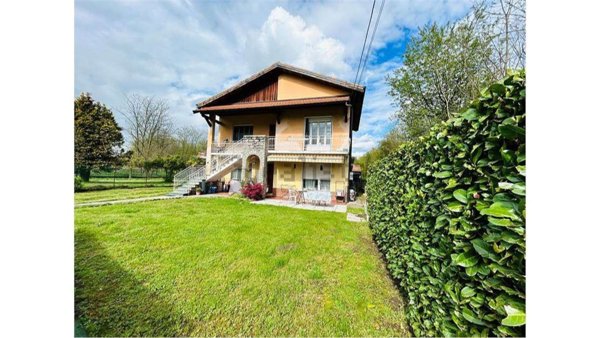 appartamento in vendita ad Angera