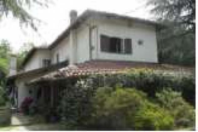 casa indipendente in vendita ad Angera