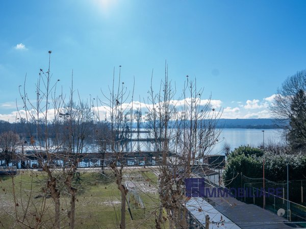 appartamento in vendita ad Angera