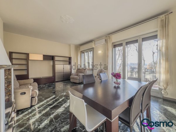 casa indipendente in vendita ad Angera