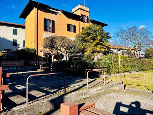 appartamento in vendita ad Angera