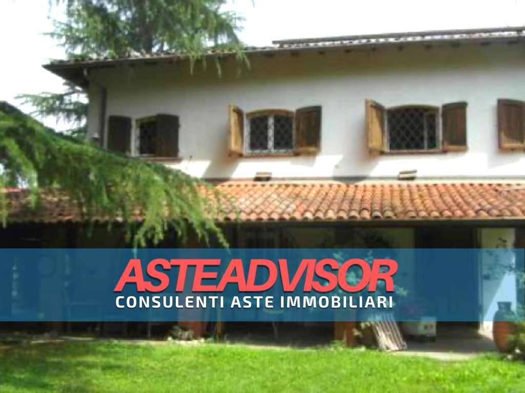 casa indipendente in vendita ad Angera