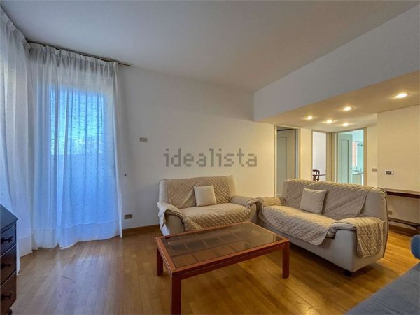 appartamento in vendita ad Angera