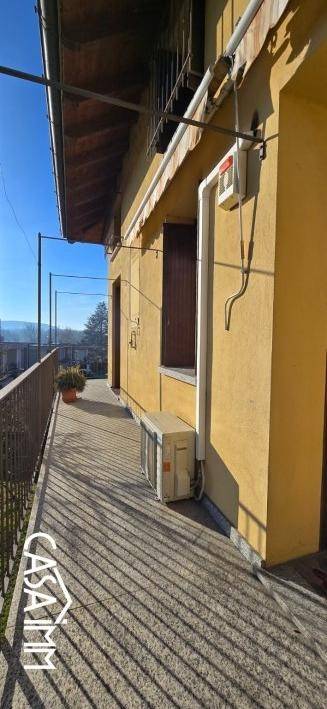 appartamento in vendita ad Angera