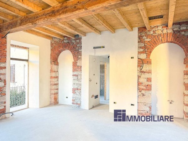 appartamento in vendita ad Angera