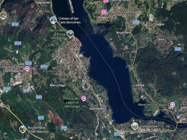 negozio in vendita ad Angera