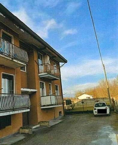 appartamento in vendita ad Angera