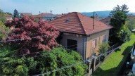 casa indipendente in vendita ad Angera