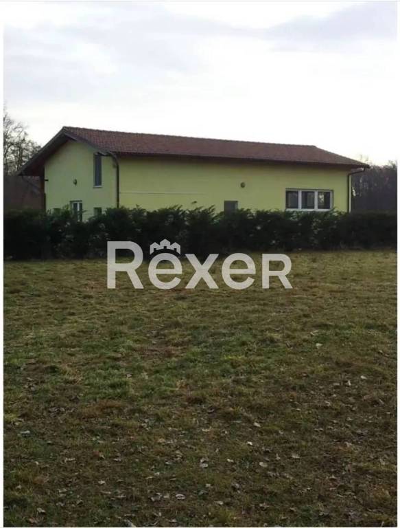 casa indipendente in vendita ad Angera