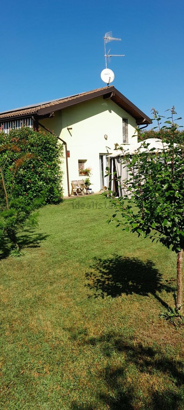 quadrivano in vendita ad Angera