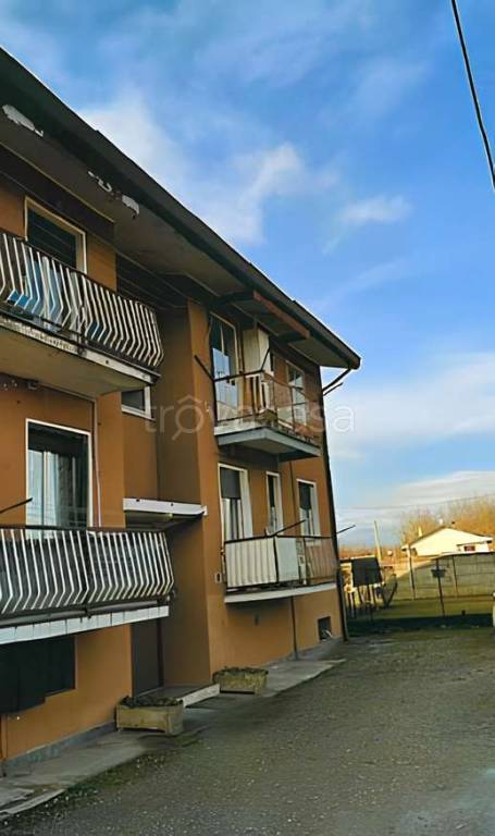 appartamento in vendita ad Angera