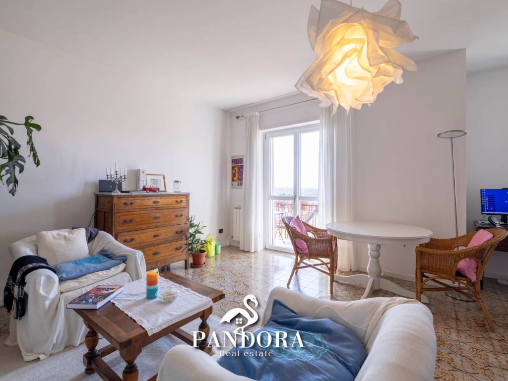 appartamento in vendita ad Angera