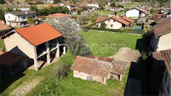 casa indipendente in vendita ad Angera
