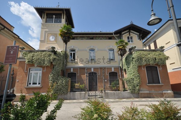 appartamento in vendita ad Angera