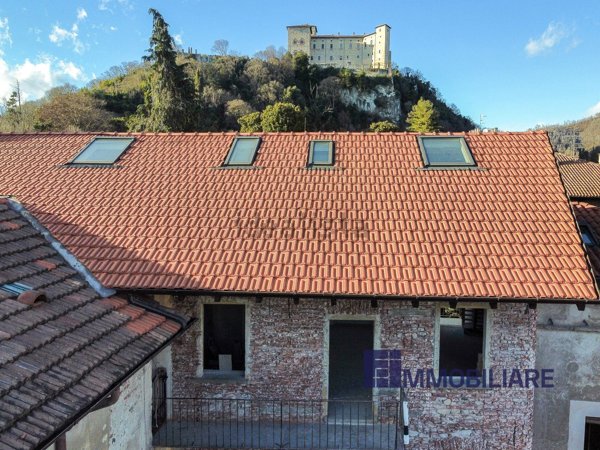 appartamento in vendita ad Angera