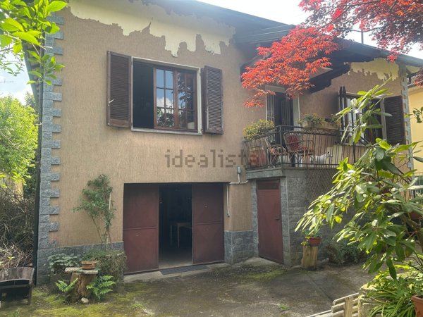 casa indipendente in vendita ad Angera