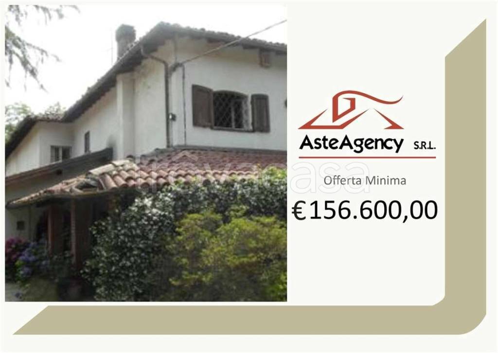 casa indipendente in vendita ad Angera