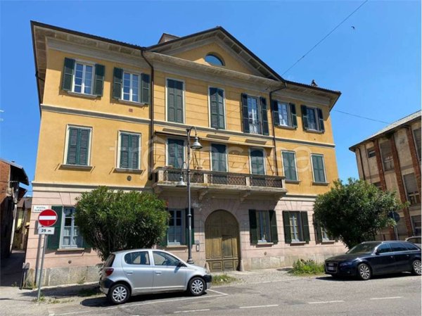 appartamento in vendita ad Angera