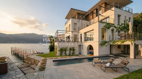 casa indipendente in vendita ad Angera