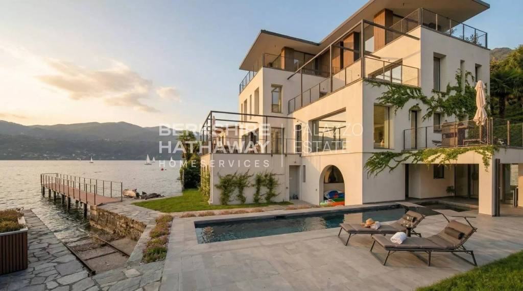 casa indipendente in vendita ad Angera