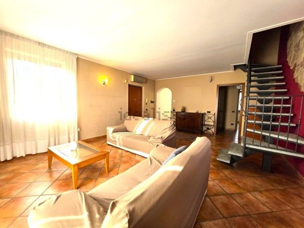 appartamento in vendita ad Angera