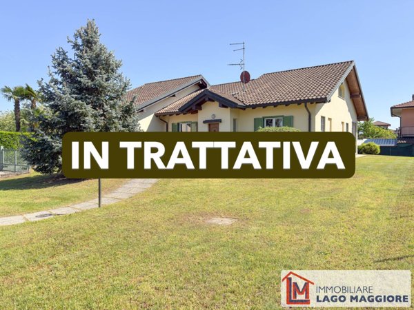 casa indipendente in vendita ad Angera in zona Barzola