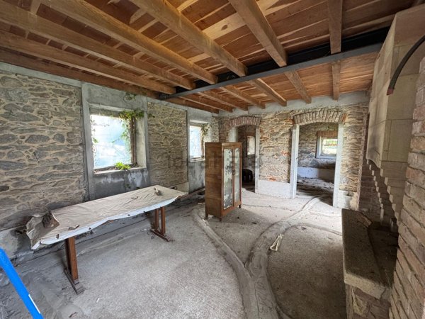 casa indipendente in vendita ad Angera