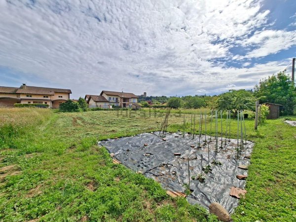 terreno edificabile in vendita ad Angera