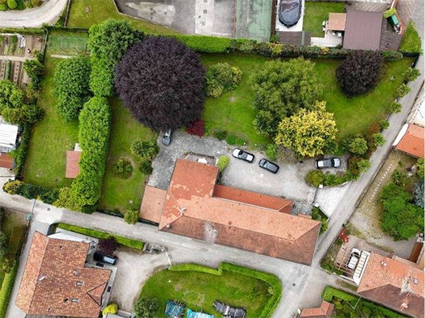 terreno edificabile in vendita ad Angera