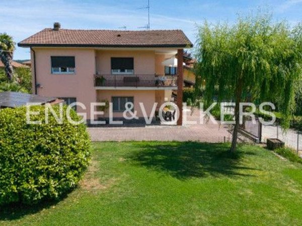 casa indipendente in vendita ad Angera in zona Barzola